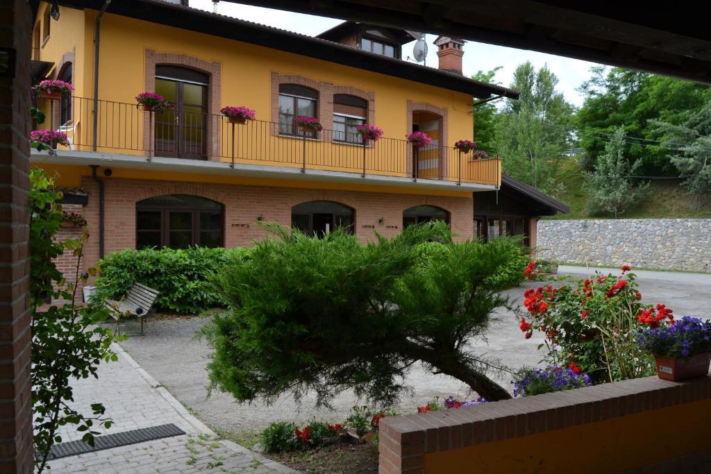 Trattoria Vecchio Mulino Bed and Breakfast Niella Tanaro Εξωτερικό φωτογραφία